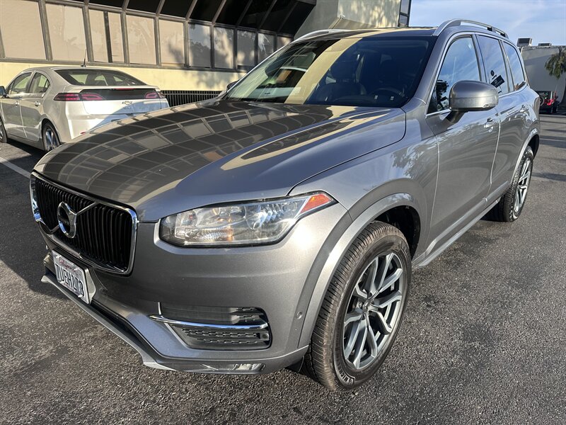 2016 Volvo XC90 T6 Momentum  