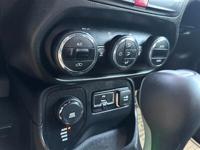 2016 Jeep Renegade Latitude 4x4 SUV   - Photo 23 - San Jose, CA 95128