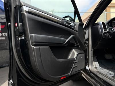 2016 Porsche Cayenne   - Photo 22 - North Hills, CA 91343