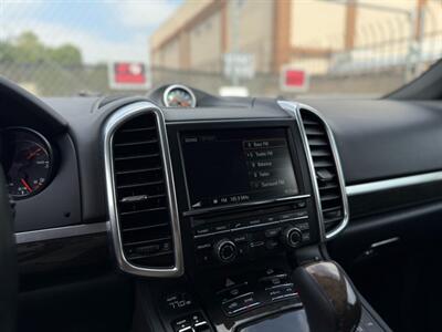 2016 Porsche Cayenne   - Photo 18 - North Hills, CA 91343