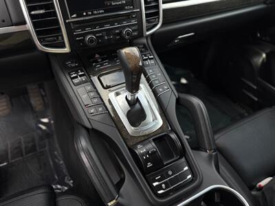 2016 Porsche Cayenne   - Photo 17 - North Hills, CA 91343
