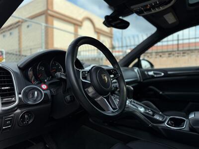 2016 Porsche Cayenne   - Photo 10 - North Hills, CA 91343