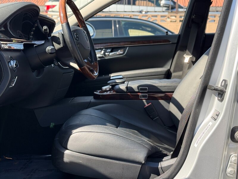 2009 Mercedes-Benz S 550 4MATIC - Photo 8 - North Hills, CA 91343