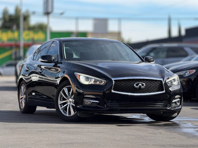 2014 INFINITI Q50 Premium's photo