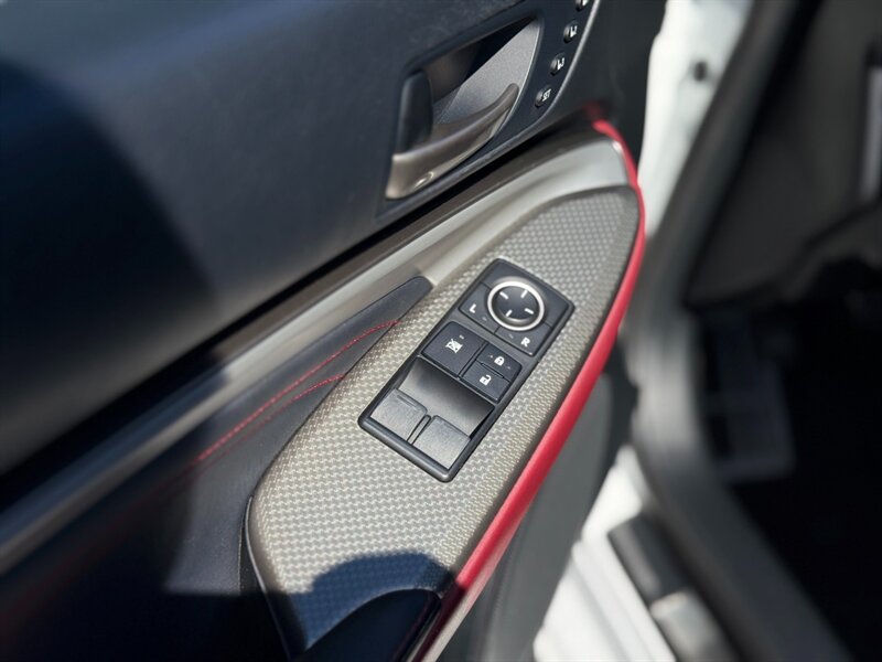2017 Lexus RC 200t - Photo 13 - North Hills, CA 91343