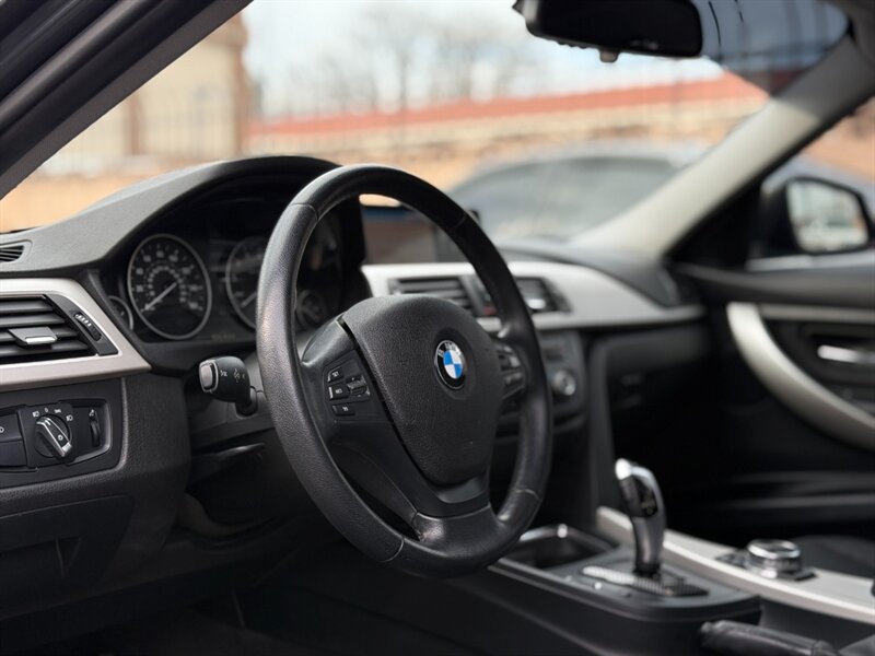 2015 BMW 320i - Photo 12 - North Hills, CA 91343