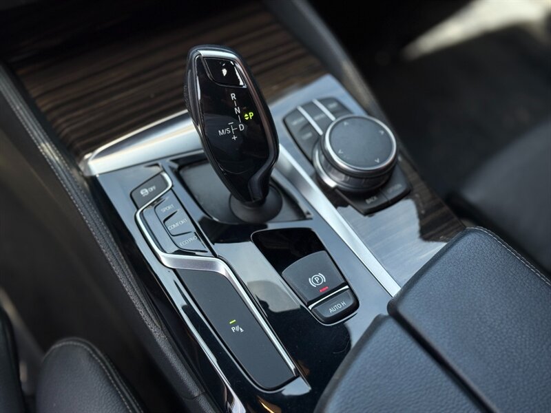 2018 BMW 540i - Photo 9 - North Hills, CA 91343