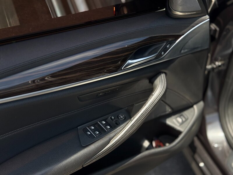 2018 BMW 540i - Photo 13 - North Hills, CA 91343