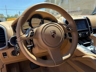 2012 Porsche Cayenne   - Photo 10 - North Hills, CA 91343