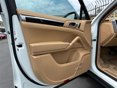 2012 Porsche Cayenne   - Photo 12 - North Hills, CA 91343