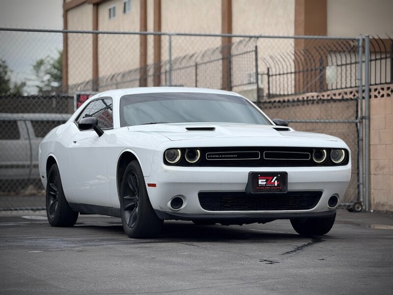 2015 Dodge Challenger SXT - Photo 1 - North Hills, CA 91343
