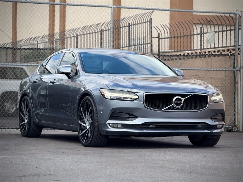 2017 Volvo S90 T5 Momentum  