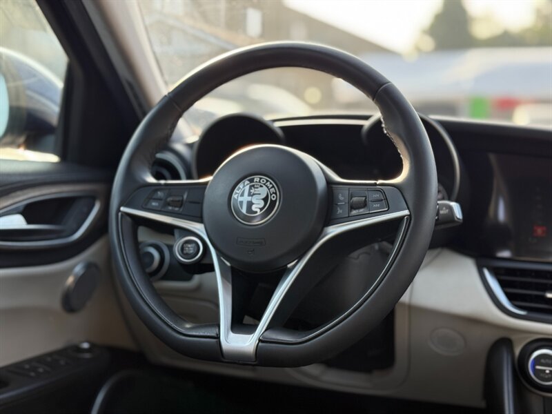 2018 Alfa Romeo Giulia Ti   - Photo 12 - North Hills, CA 91343