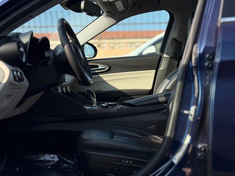 2018 Alfa Romeo Giulia Ti   - Photo 8 - North Hills, CA 91343