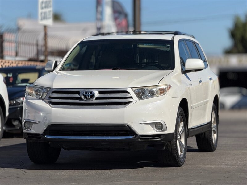 2013 Toyota Highlander Limited - Photo 3 - North Hills, CA 91343