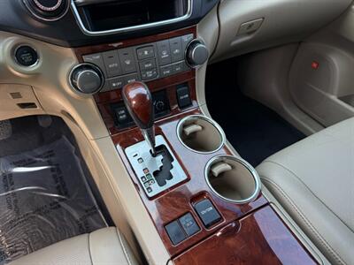2013 Toyota Highlander Limited   - Photo 19 - North Hills, CA 91343