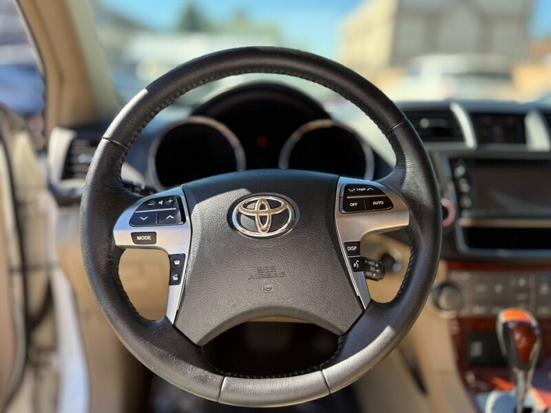 2013 Toyota Highlander Limited - Photo 7 - North Hills, CA 91343