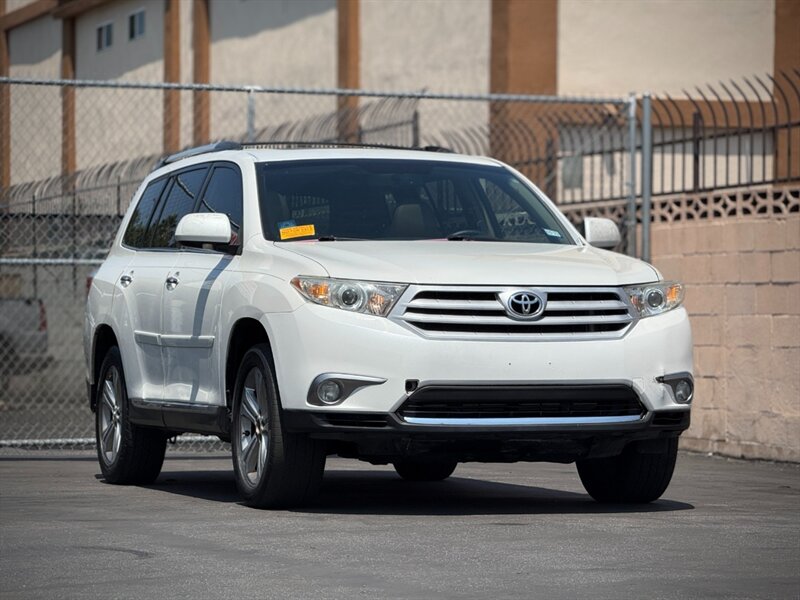2013 Toyota Highlander Limited - Photo 1 - North Hills, CA 91343