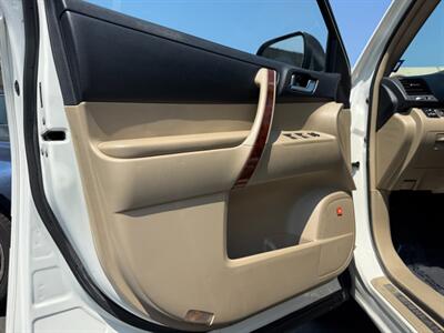 2013 Toyota Highlander Limited   - Photo 18 - North Hills, CA 91343