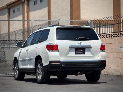 2013 Toyota Highlander Limited   - Photo 6 - North Hills, CA 91343