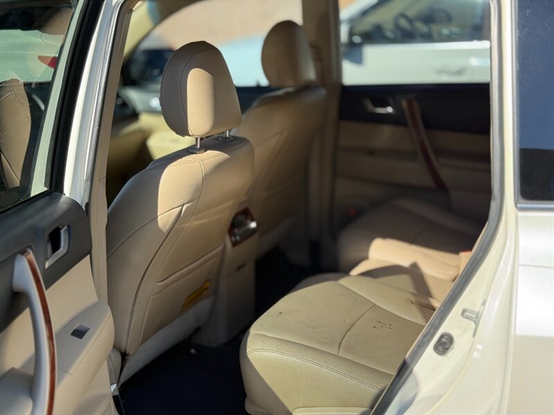 2013 Toyota Highlander Limited - Photo 9 - North Hills, CA 91343