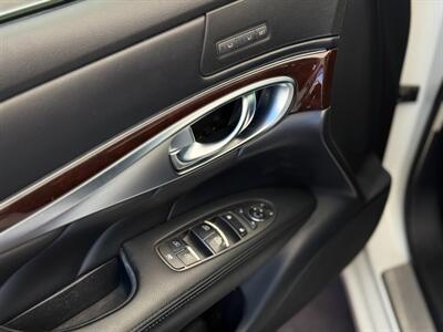 2015 INFINITI Q70 3.7 - Photo 10 - North Hills, CA 91343