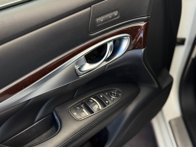2015 INFINITI Q70 3.7 - Photo 10 - North Hills, CA 91343