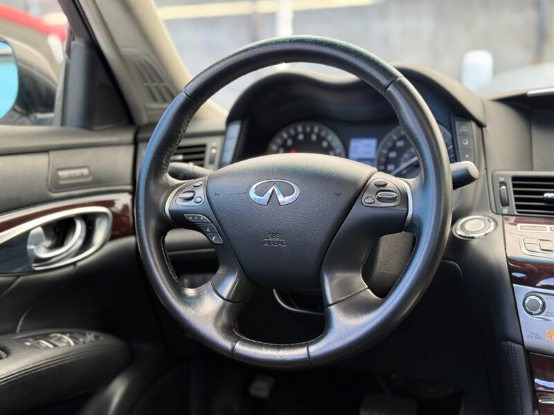 2015 INFINITI Q70 3.7 - Photo 15 - North Hills, CA 91343