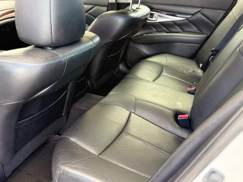 2015 INFINITI Q70 3.7 - Photo 16 - North Hills, CA 91343