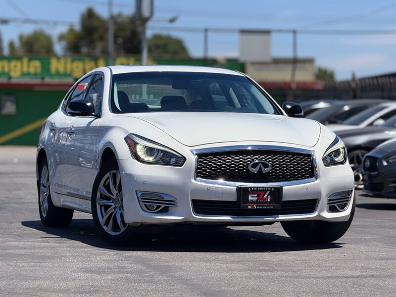 2015 INFINITI Q70 3.7  