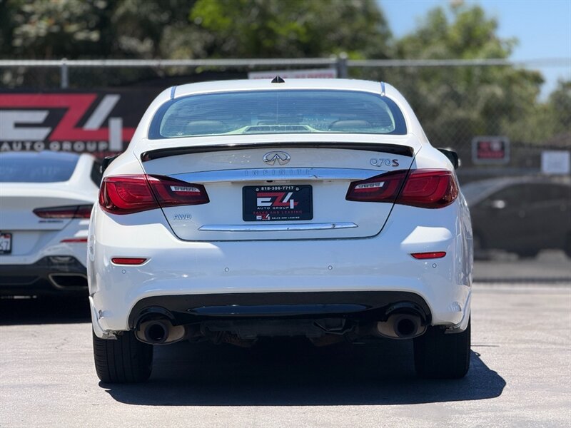 2015 INFINITI Q70 3.7 - Photo 5 - North Hills, CA 91343