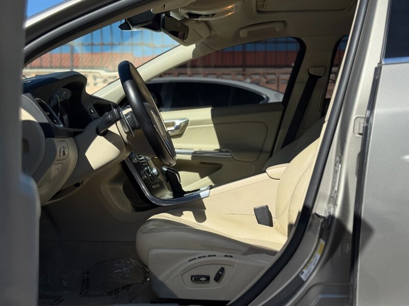 2016 Volvo S60 T5 Drive-E Premier   - Photo 10 - North Hills, CA 91343
