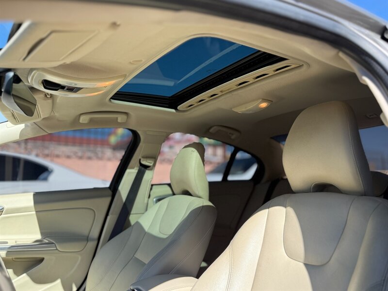 2016 Volvo S60 T5 Drive-E Premier   - Photo 15 - North Hills, CA 91343