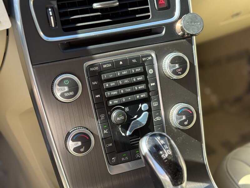 2016 Volvo S60 T5 Drive-E Premier   - Photo 12 - North Hills, CA 91343