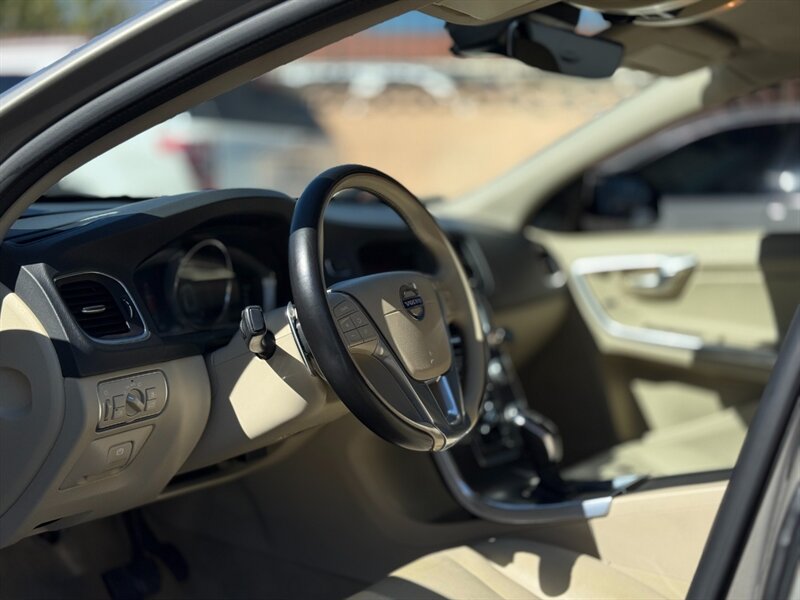 2016 Volvo S60 T5 Drive-E Premier   - Photo 8 - North Hills, CA 91343
