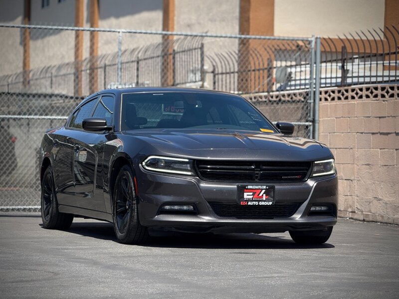 2017 Dodge Charger SXT  