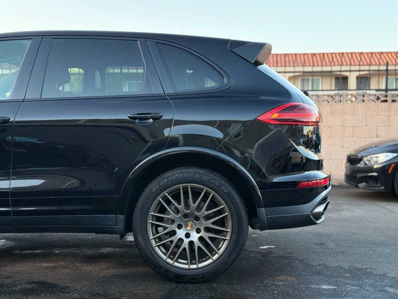 2017 Porsche Cayenne - Photo 9 - North Hills, CA 91343
