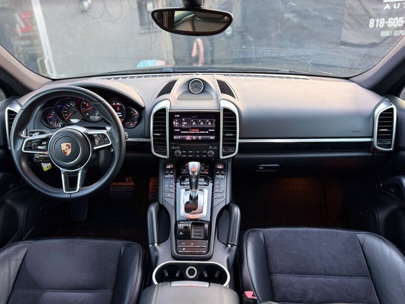 2017 Porsche Cayenne - Photo 13 - North Hills, CA 91343