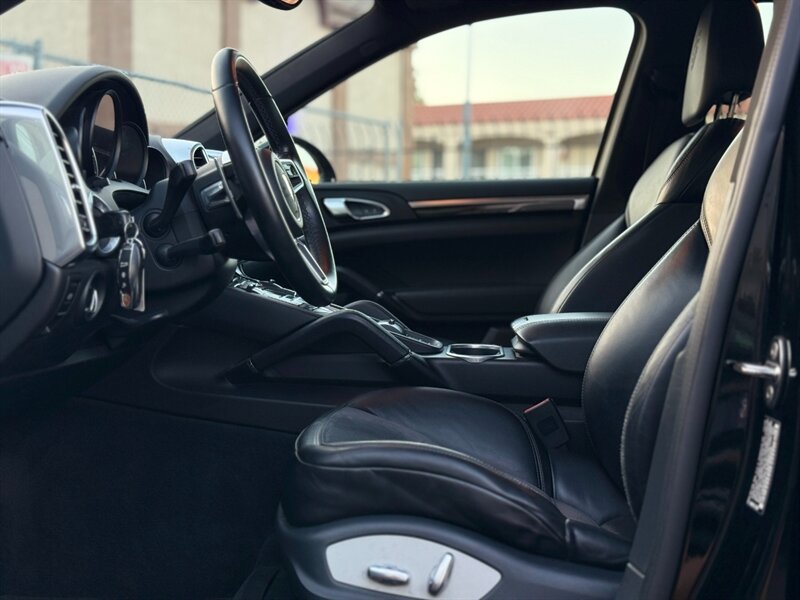 2017 Porsche Cayenne - Photo 17 - North Hills, CA 91343