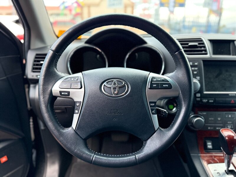 2012 Toyota Highlander Limited   - Photo 10 - North Hills, CA 91343