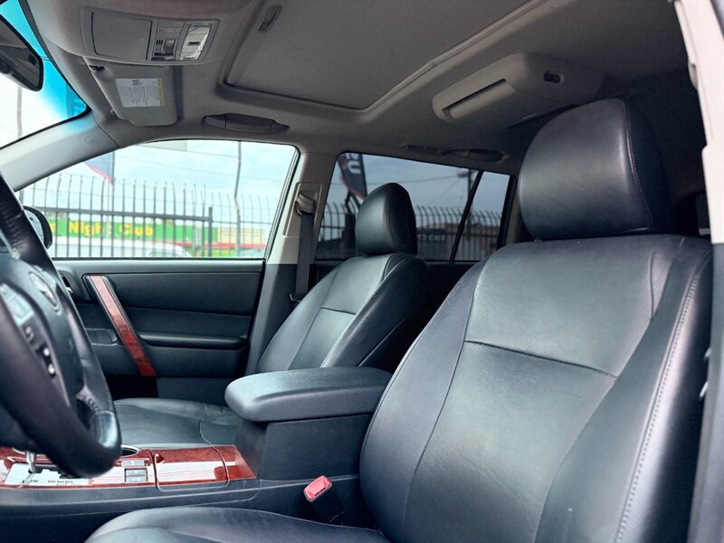 2012 Toyota Highlander Limited   - Photo 8 - North Hills, CA 91343