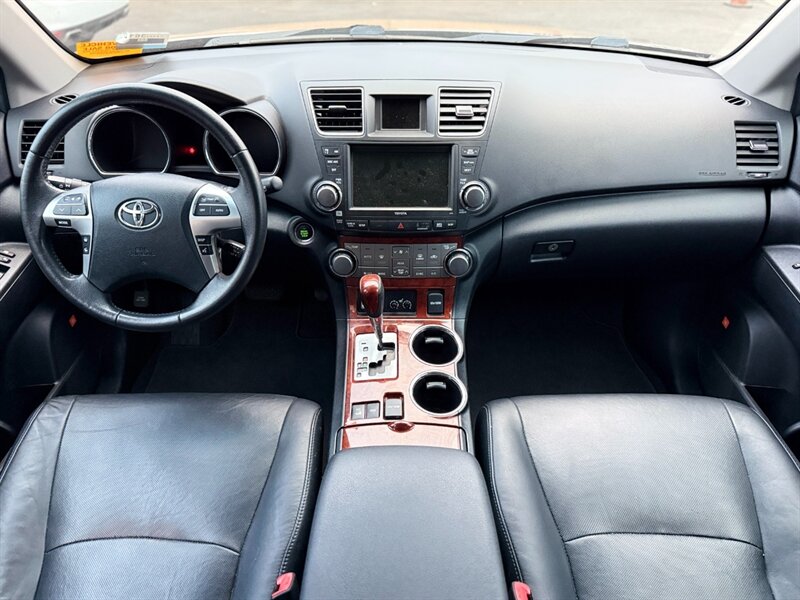 2012 Toyota Highlander Limited   - Photo 11 - North Hills, CA 91343