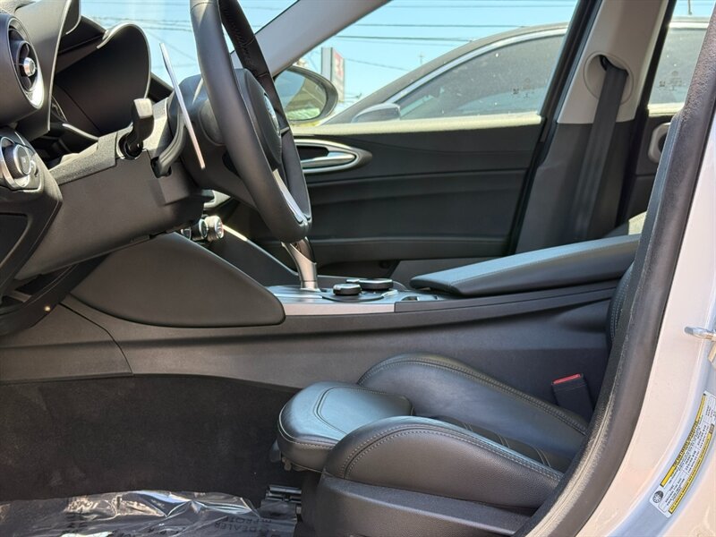 2017 Alfa Romeo Giulia Ti - Photo 9 - North Hills, CA 91343