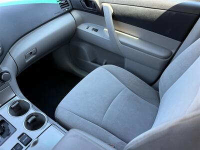2013 Toyota Highlander   - Photo 16 - North Hills, CA 91343