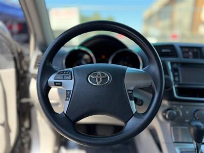 2013 Toyota Highlander   - Photo 15 - North Hills, CA 91343