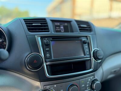 2013 Toyota Highlander   - Photo 14 - North Hills, CA 91343