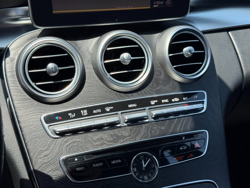 2015 Mercedes-Benz C 400 4MATIC - Photo 11 - North Hills, CA 91343