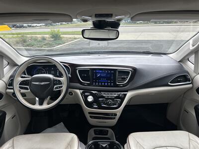 2017 Chrysler Pacifica Limited   - Photo 11 - Edmonton, AB T5L 4H5