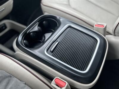 2017 Chrysler Pacifica Limited   - Photo 15 - Edmonton, AB T5L 4H5