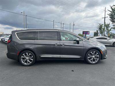 2017 Chrysler Pacifica Limited   - Photo 4 - Edmonton, AB T5L 4H5